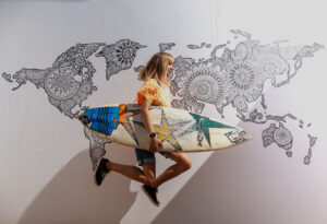 Victoria-Sadowska-polska-surferka-z-deska-surferska-Nie-Ma-Fal-blog_web-1170×800 Women surf skate class in Lanzarote Spain